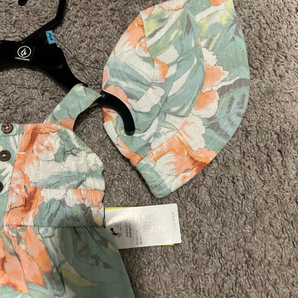 Floral Baby Romper with Hat- nwt- 3-6 month - Picture 2 of 4